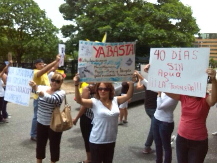 Vecinos de La Trigaleña protestan por mal servicio de agua (Fotos)