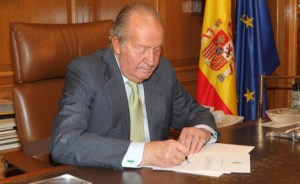 El rey de España abdica en favor del príncipe Felipe