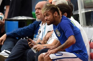 Así presenció Neymar el entrenamiento previo al partido contra Holanda (Fotos)