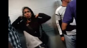 Usuarios detuvieron a chora que intentaba robar en el metro, y la PNB nunca llegó (Video)