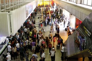 Realizan operativo de verificación de uso correcto de divisas en el Aeropuerto de Maiquetía