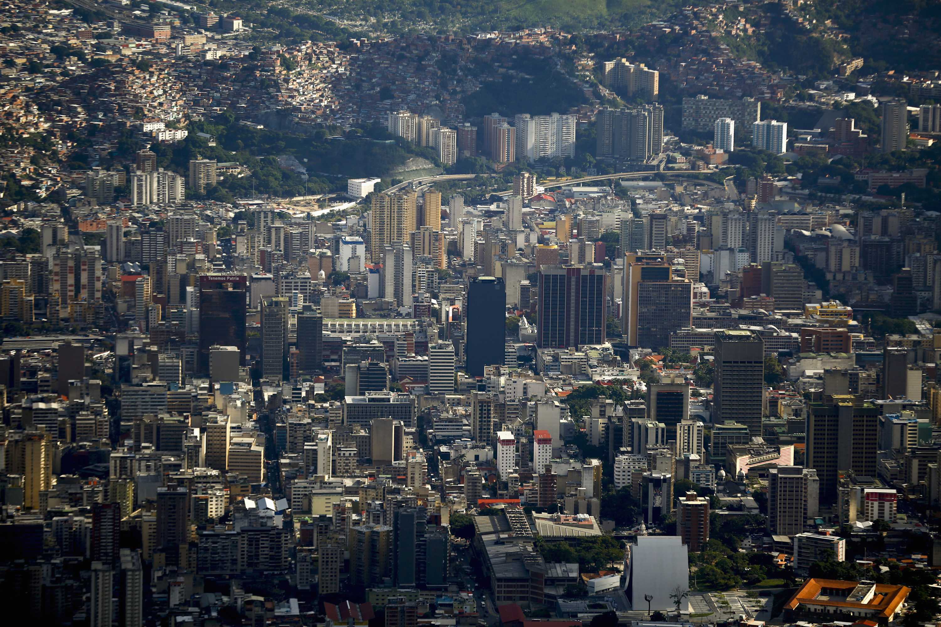 Notificaron a alcaldes que racionamiento eléctrico en Caracas será de tres horas diarias