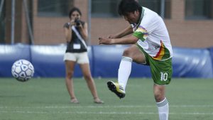 Evo Morales se vestirá de corto para  jugar contra el Real Madrid