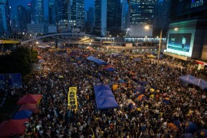 Manifestantes prodemocracia cumplen un mes de protestas en Hong Kong (Fotos)