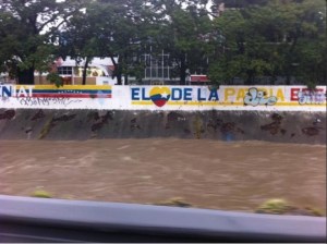 Reportaron que el río Guaire creció debido a las lluvias en Caracas #4Oct