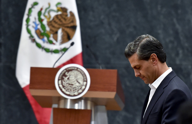 Peña Nieto promete a padres de 43 desaparecidos que hará “justicia”