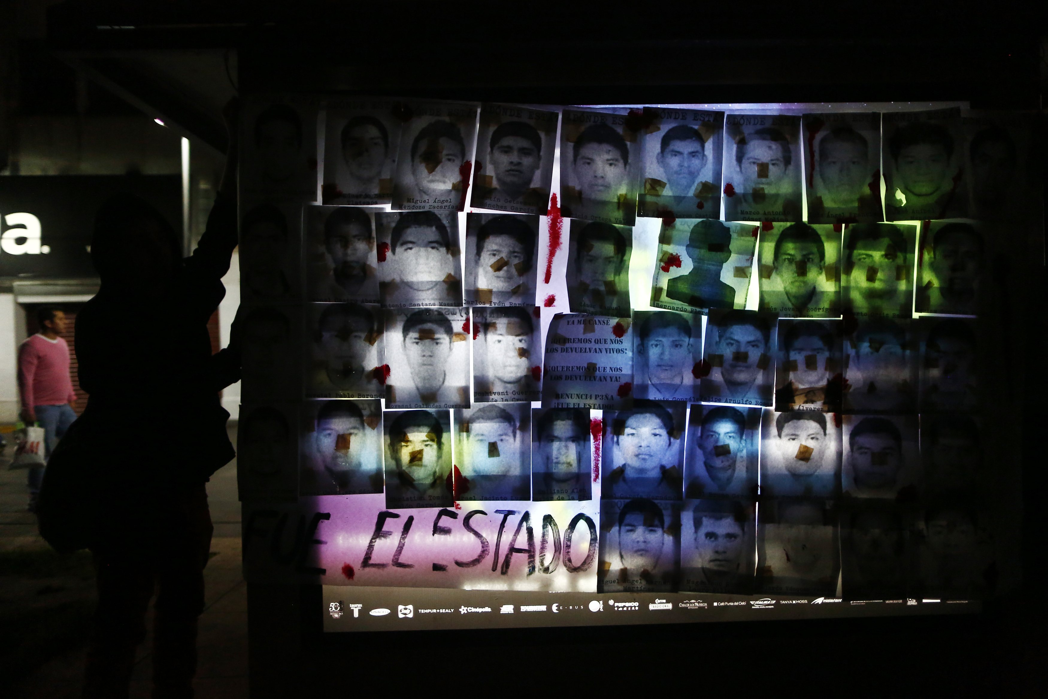 Peña Nieto regresa a un México en crisis por los 43  estudiantes desaparecidos