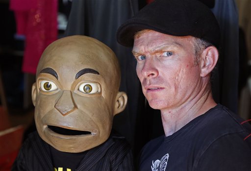 Sudáfrica censura a marioneta por “racista”