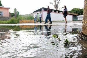 Comunidad de San Félix ahogada en aguas de cloacas