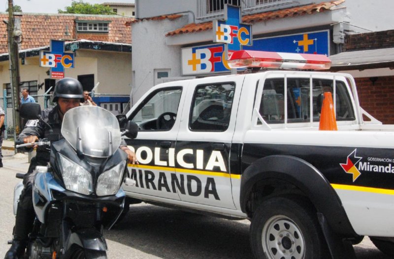 Hieren a funcionario de la Policía de Miranda al frustrar robo en unidad de transporte público