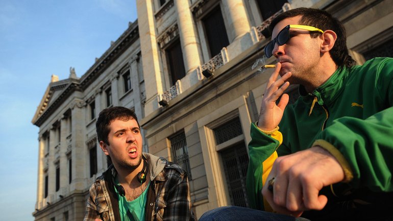 Tras la legalización, los adolescentes uruguayos consumen más marihuana que tabaco