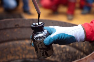 El petróleo abre con neto aumento en Nueva York a 50,28 dólares el barril
