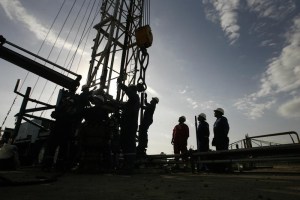 Petróleo venezolano cae a 48,82 dólares