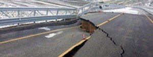 Se hunde parte de un puente en Italia una semana después de su inauguración