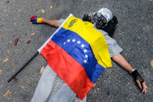 La alcaldesa de Madrid denuncia la represión del régimen de Maduro