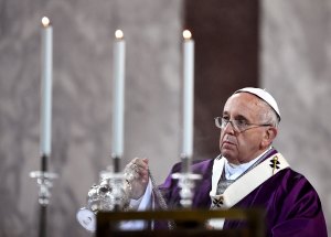 El Papa pide que se respete el alto el fuego en Ucrania