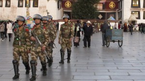 China vincula ascensos militares con peso y estado de forma