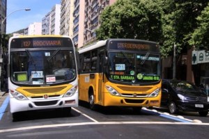 Al menos ocho muertos en Río de Janeiro por incendio de un autobús