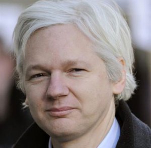 La justicia sueca interrogará a Assange en Londres