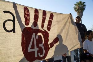 Padres de 43 estudiantes mexicanos siguen en lucha a medio año de trágico crimen