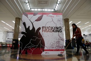 Expo “Fucking Fracking” o la vulgaridad como lema (fotos)
