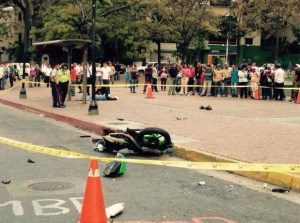 Un motorizado falleció tras accidente en la Plaza Altamira (Fotos)