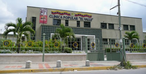 Médicos de la Clínica Popular del Valle denuncian violación de sus derechos