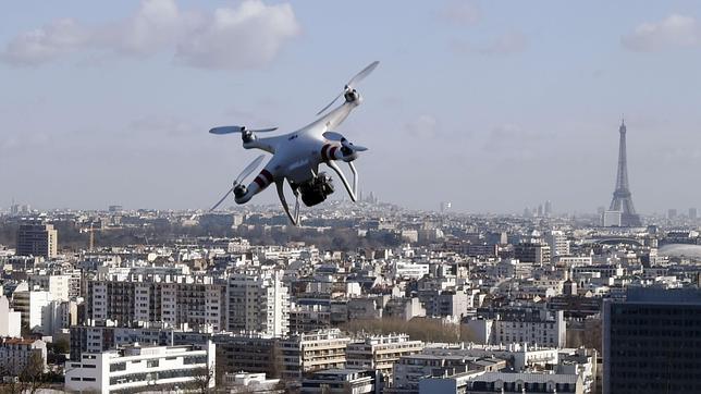 Un dron vuelve a “atacar” París