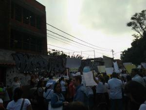 Representantes de la U.E María Inmaculada protestan en la Av. Rómulo Gallegos (Fotos)