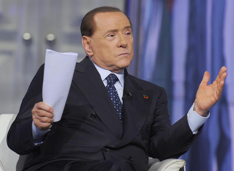 Berlusconi, una vida marcada por mujeres, meteduras de pata y líos judiciales