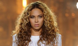 Fanáticos enfurecidos: “Beyoncé tiró el dinero de mis estudios en su jacuzzi”