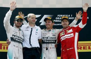 Hamilton: He tenido malas sensaciones con el volante, pero ha sido una buena carrera