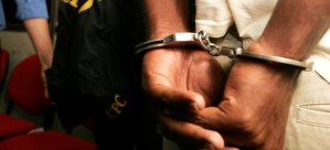 Hombre es detenido por manosear a una adolescente de 14 años