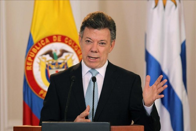 Santos cambia a jefes de las tres ramas de las Fuerzas Armadas colombianas