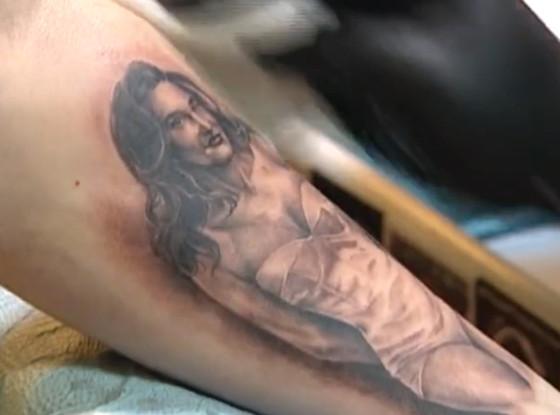 Un hombre se tatuó a Caitlyn Jenner en el brazo (Foto)