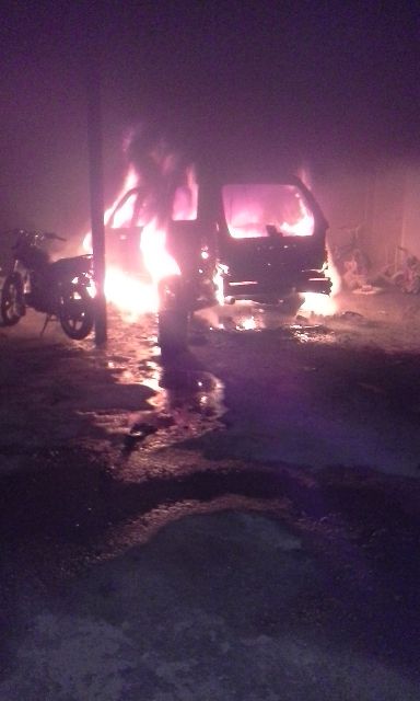 Incendian camioneta dentro de la casa de concejal opositor en Guárico (Fotos)