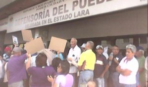Jubilados y pensionados marchan hasta la Defensoría del Pueblo en Lara (Fotos)