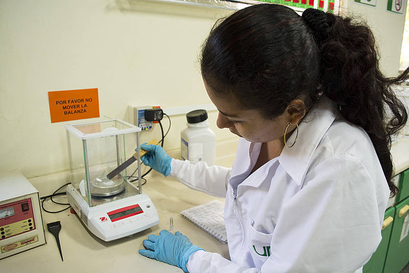 Colegio de Bionalistas alertó sobre escasez de reactivos en 80% de los laboratorios