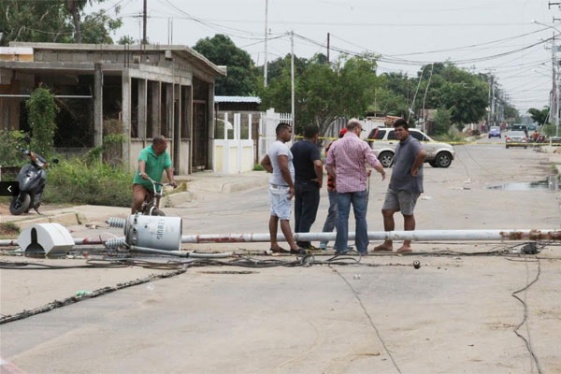 Tormenta dejó sin electricidad a 300 familias en Lagunillas
