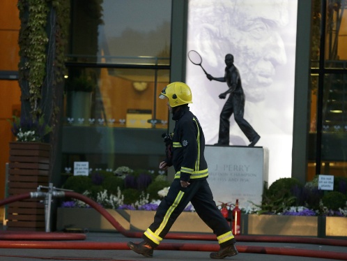 Evacúan Wimbledon tras alarma de incendio