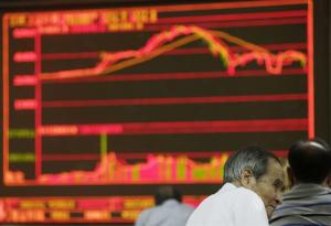 La Bolsa de Shanghái mantiene las pérdidas a media sesión