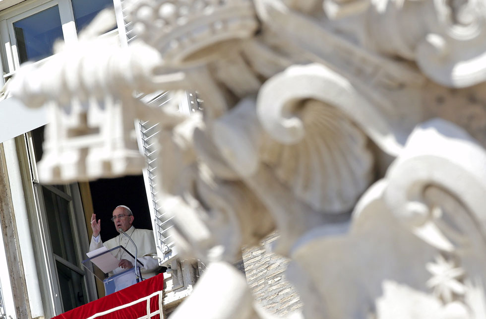 El Papa pide evitar los crímenes del drama de la inmigración