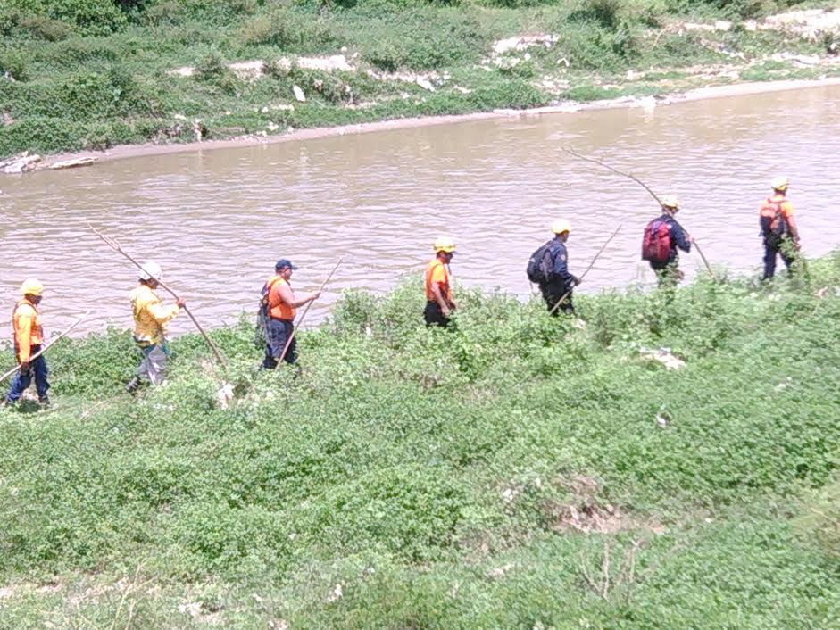 Protección Civil Miranda intensifica búsqueda de niño lanzado al río Guaire