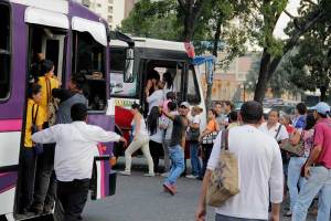 Defensoría del Pueblo pondrá a “bailar pegao” a autobuseros con Plan Nacional para Transporte Público