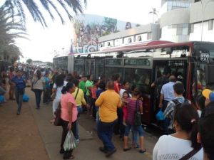 Lluvia generó protesta en Guayana por ineficiencia del servicio de transporte