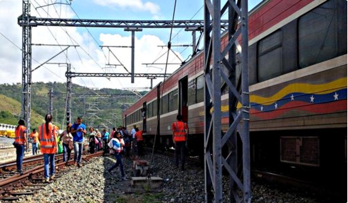 Falla eléctrica ocasionó desalojo de usuarios en Ferrocarril Valles del Tuy