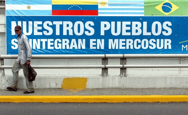 ¿Qué es la cláusula democrática que Macri busca invocar contra el chavismo en Mercosur?