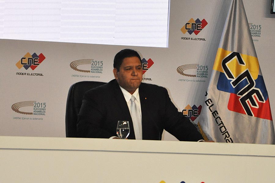 Rector del CNE, Luis Emilio Rondón, califica de “ilegal” extensión de horario de votación