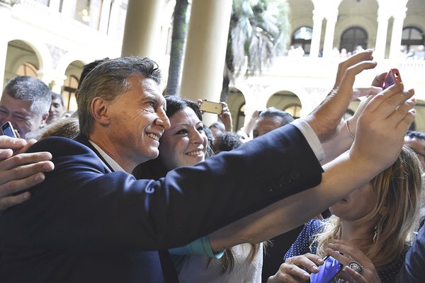 Macri estrena nuevo Twitter oficial porque Kirchner conservó el original
