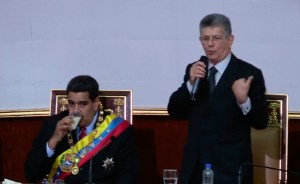La cara de Maduro escuchando a Ramos Allup en la Asamblea Nacional (Foto)